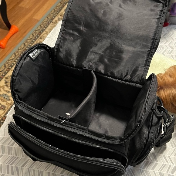 Camera bag with lots of pockets - Picture 3 of 9